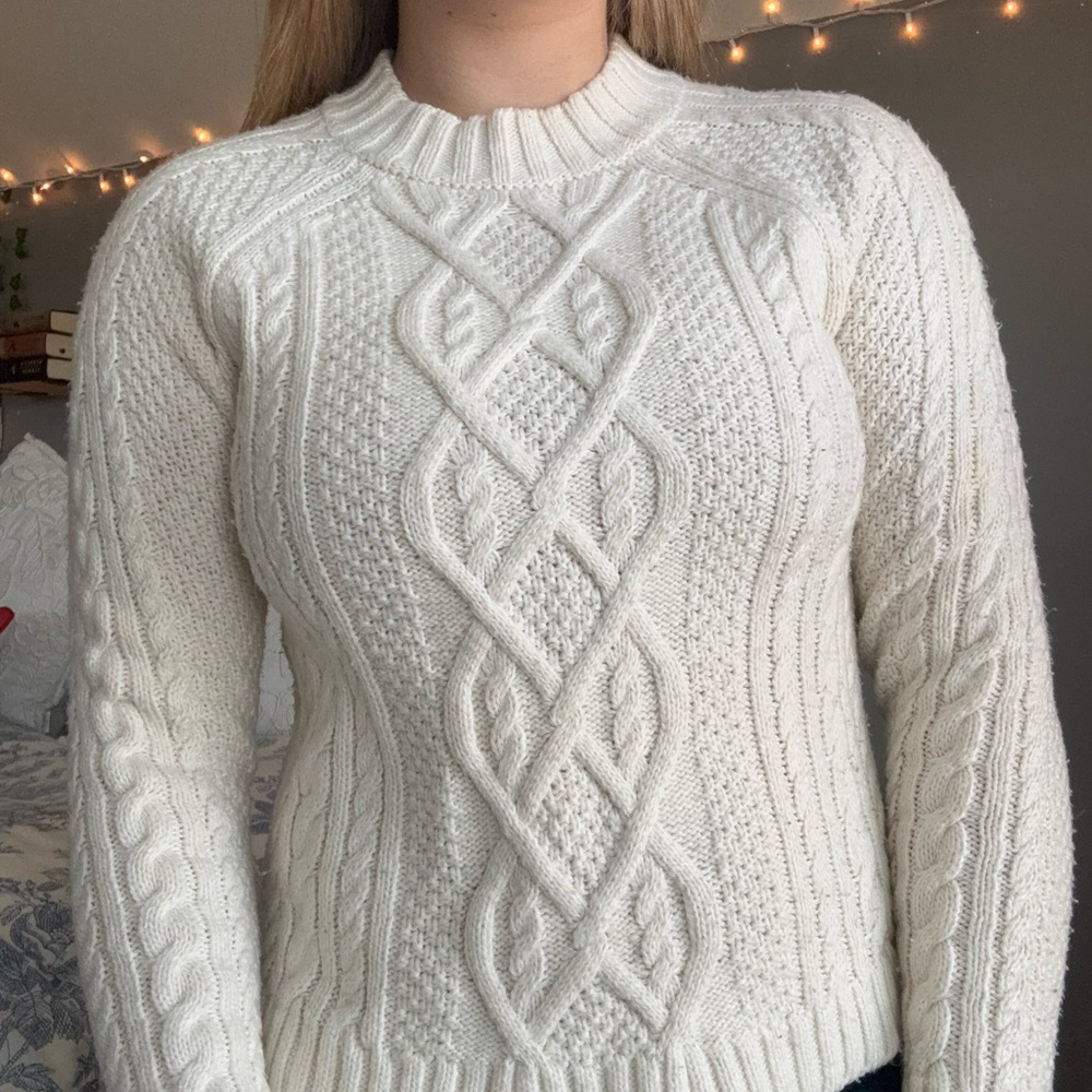 Abercrombie & Fitch Ivory Cable Knit Sweater